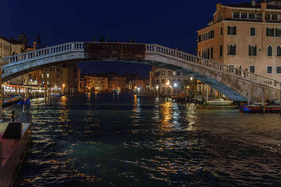 Italia - Venecia 363 - puente de los Descalzos.jpg